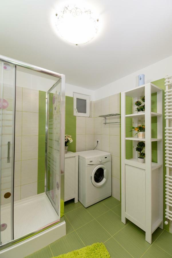 Queen Holiday Apartment Bucarest Exterior foto